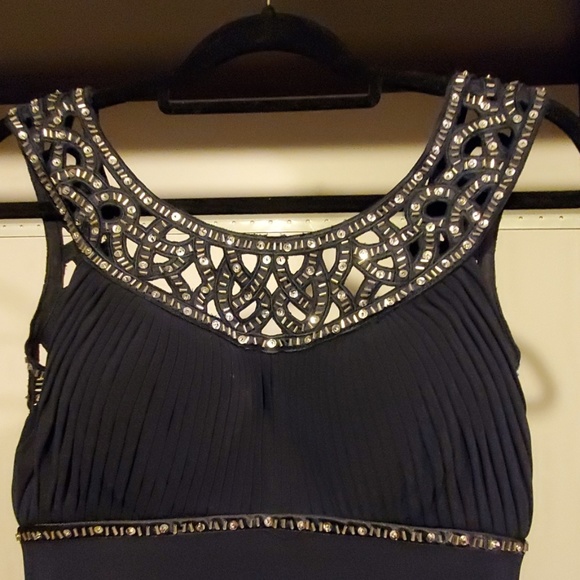 Gown - Picture 3 of 4